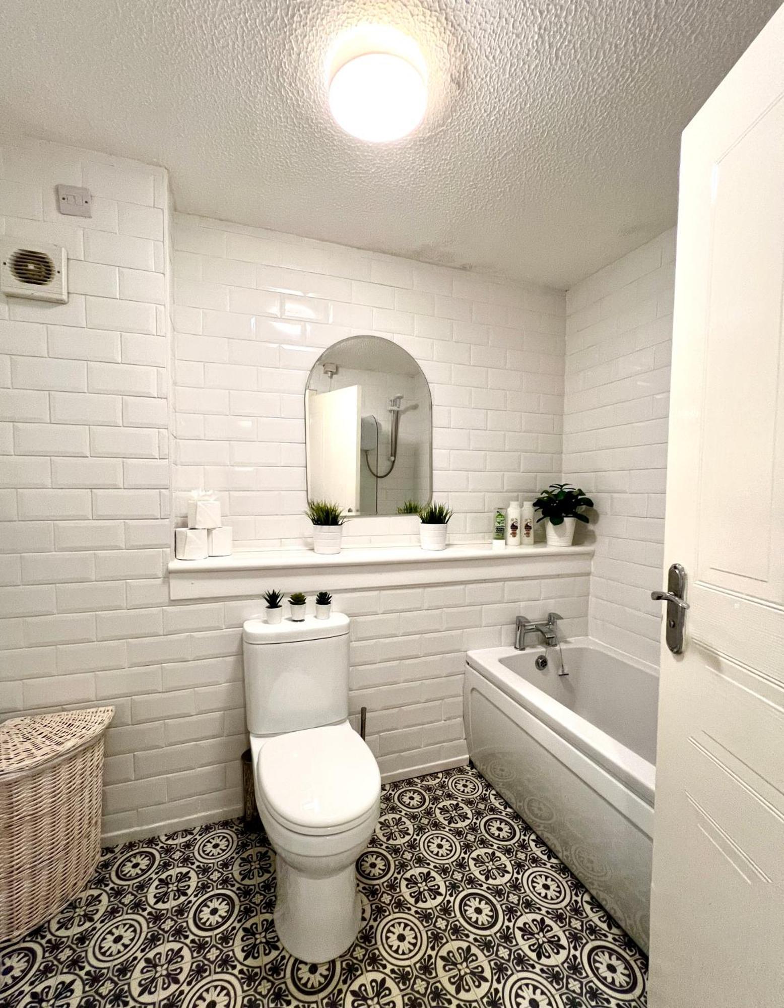 Spacious 2 Bed-Flat In Glasgow City - Free Parking المظهر الخارجي الصورة