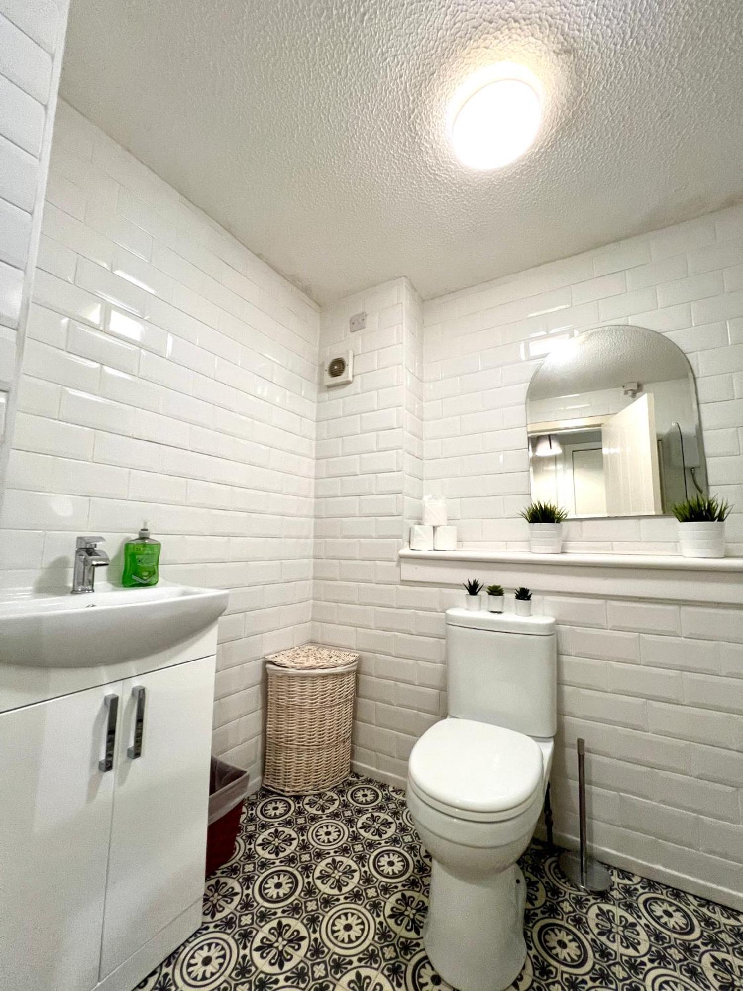 Spacious 2 Bed-Flat In Glasgow City - Free Parking المظهر الخارجي الصورة