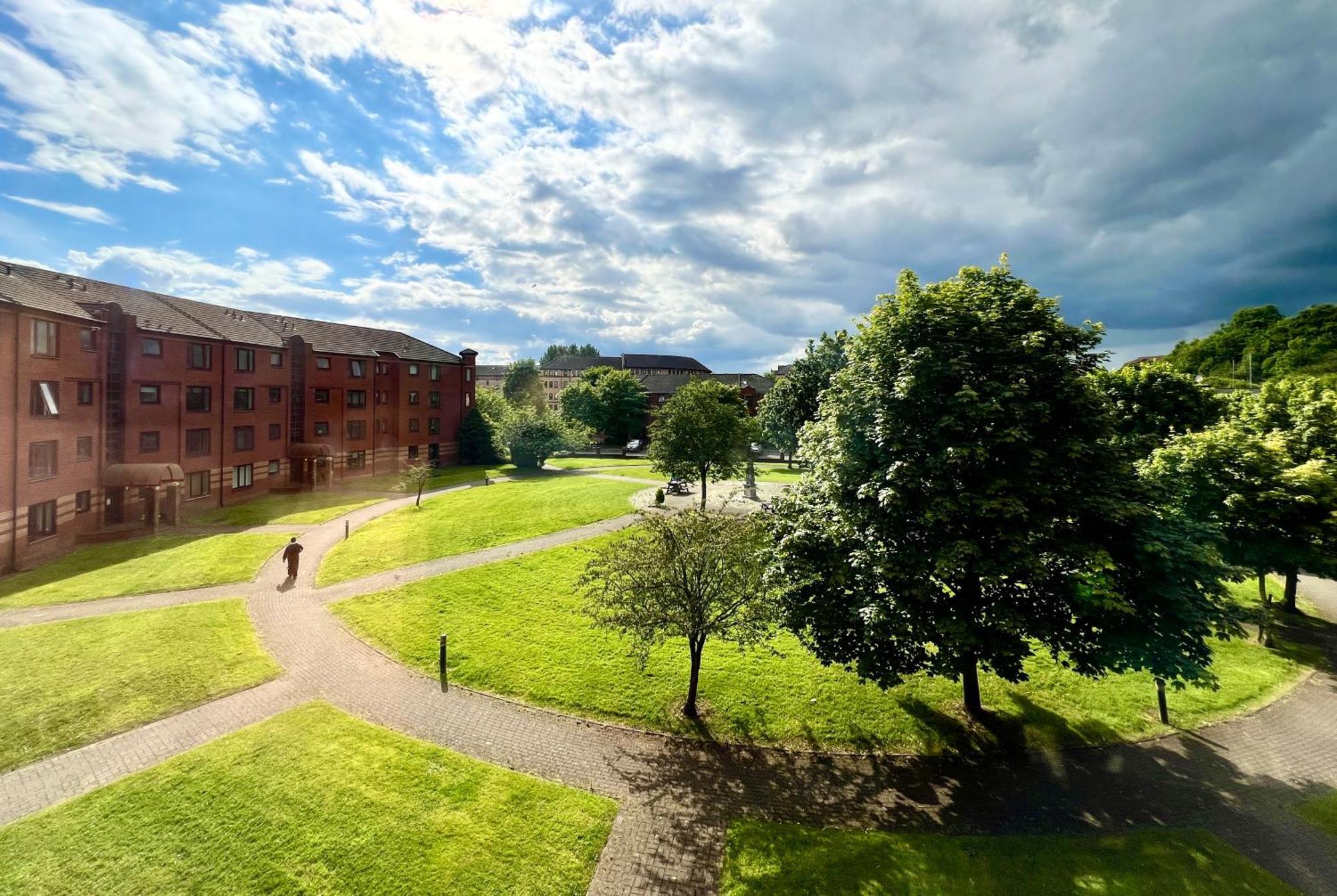 Spacious 2 Bed-Flat In Glasgow City - Free Parking المظهر الخارجي الصورة